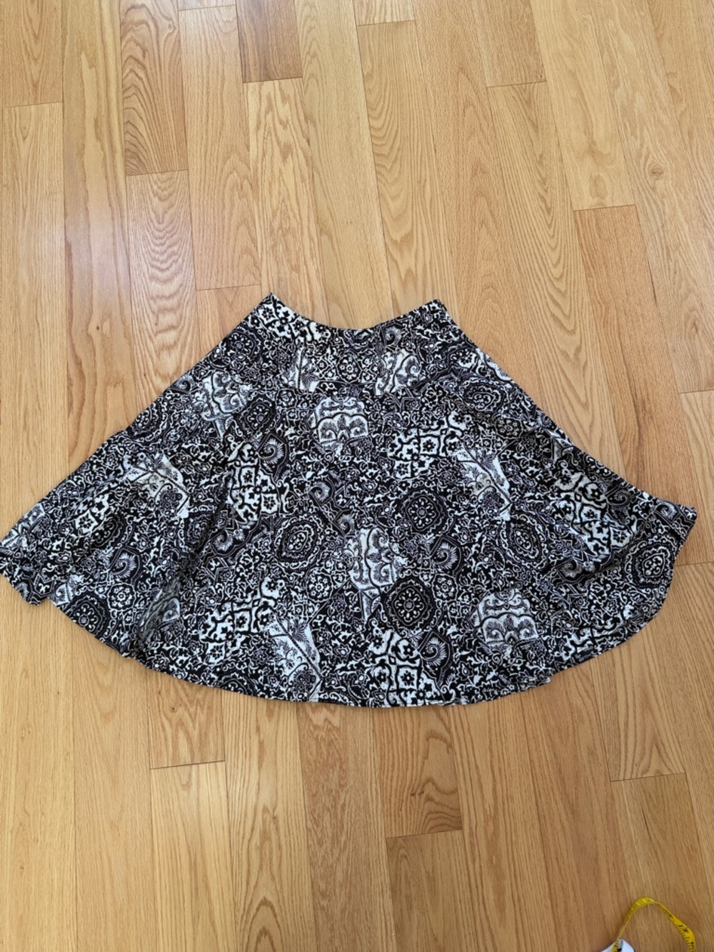 NWOT! Lauren Ralph Lauren SZ 4, Black & White Patterned Skirt with pockets.